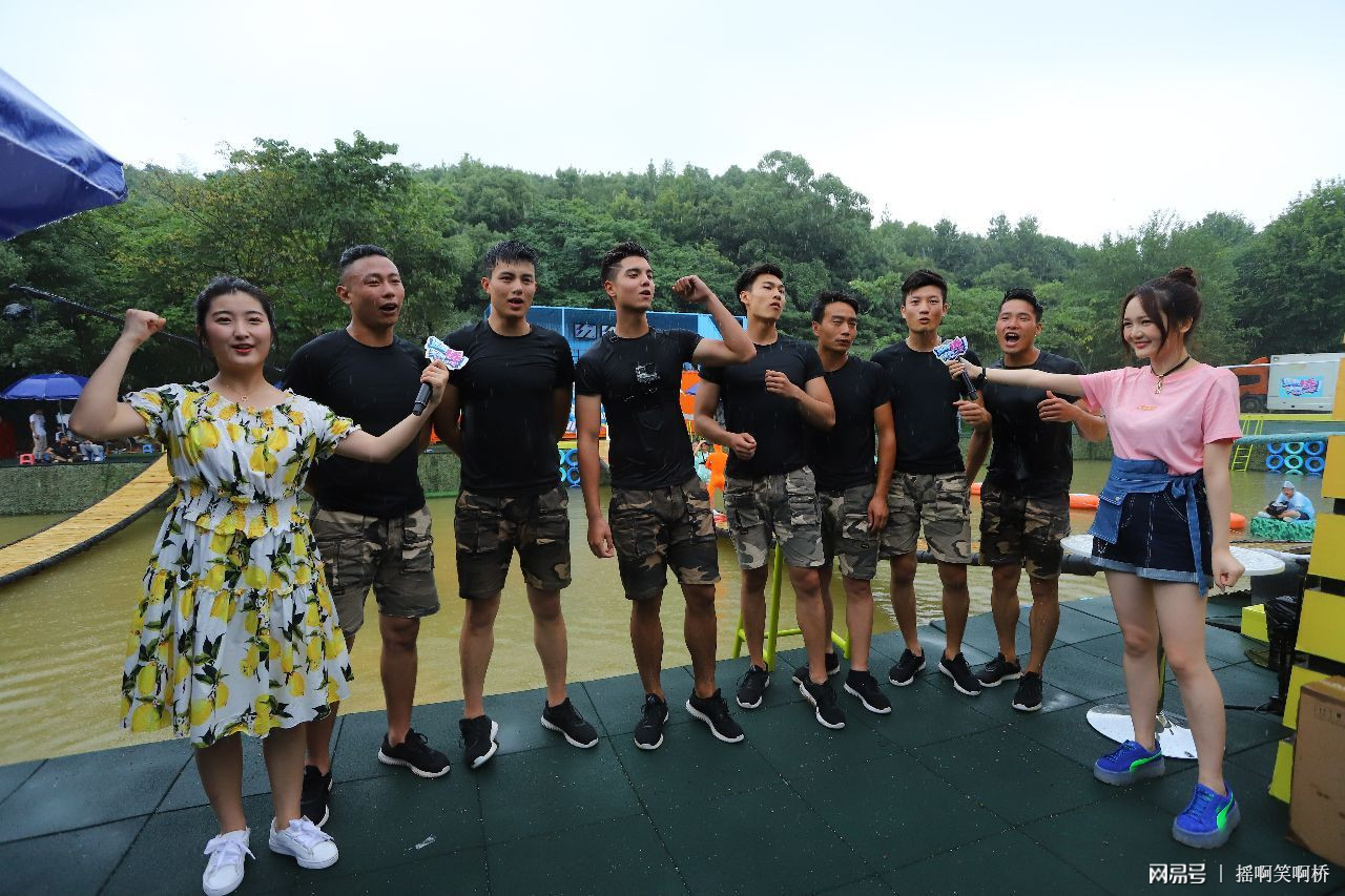  拳打南山猛虎脚踢北海蛟龙擂台 