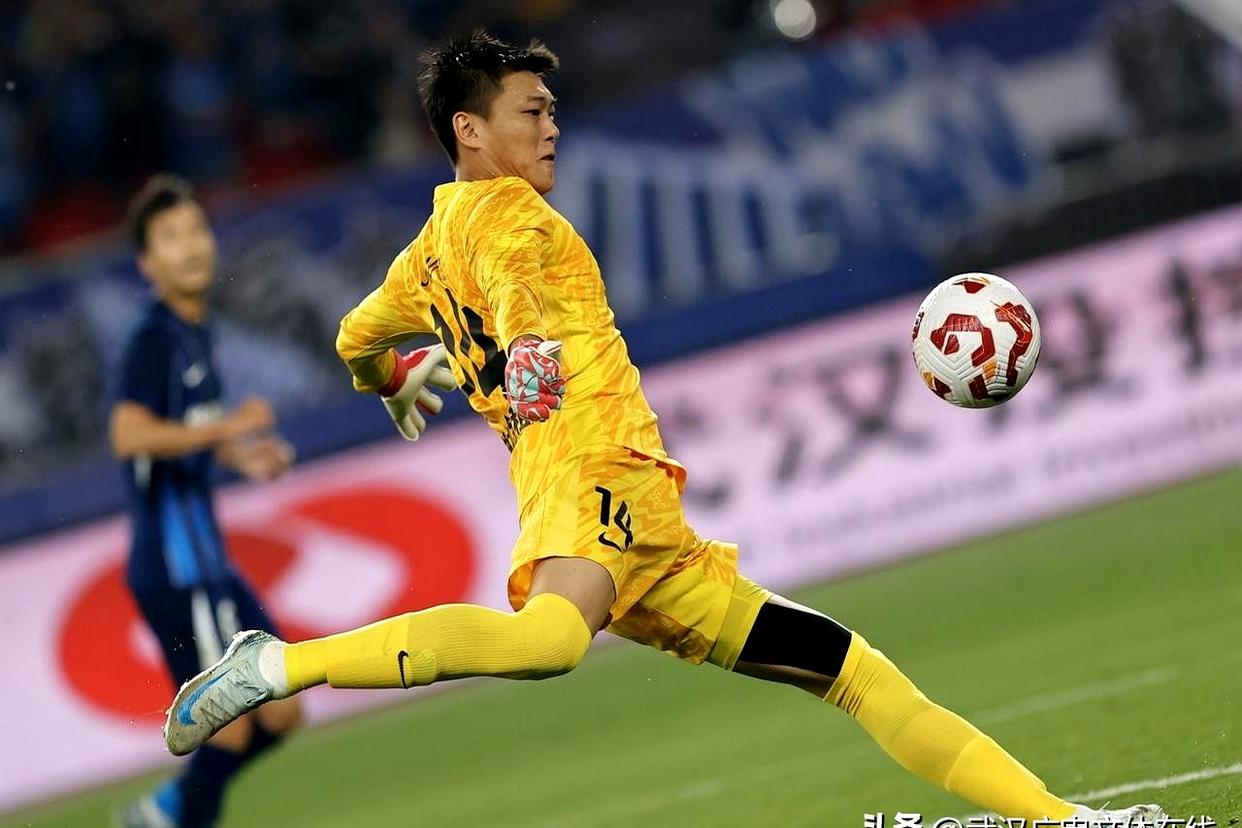 关于关键战CBA常规赛传出新动向;武汉三镇队长鼓劲;高层表态:目标明确;控场能力成焦点的信息 关于关键战CBA常规赛传出新动向;武汉三镇队长鼓劲;高层表态:目标明确;控场能力成焦点的信息