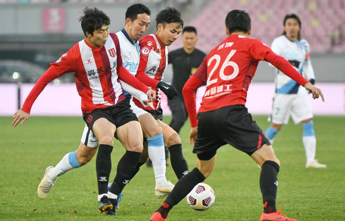 今夜成都蓉城备战国王杯,战术微调细节曝光,态度坚定,医务组通报恢复 今夜成都蓉城备战国王杯,战术微调细节曝光,态度坚定,医务组通报恢复