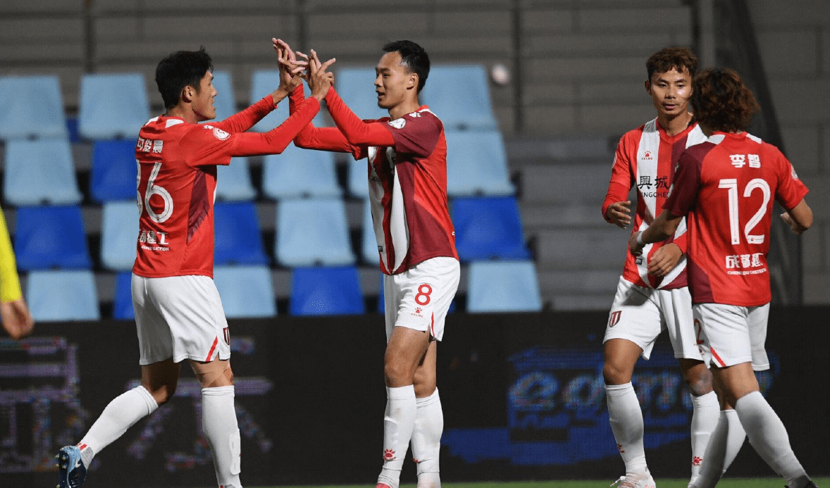 今夜成都蓉城备战国王杯,战术微调细节曝光,态度坚定,医务组通报恢复 今夜成都蓉城备战国王杯,战术微调细节曝光,态度坚定,医务组通报恢复