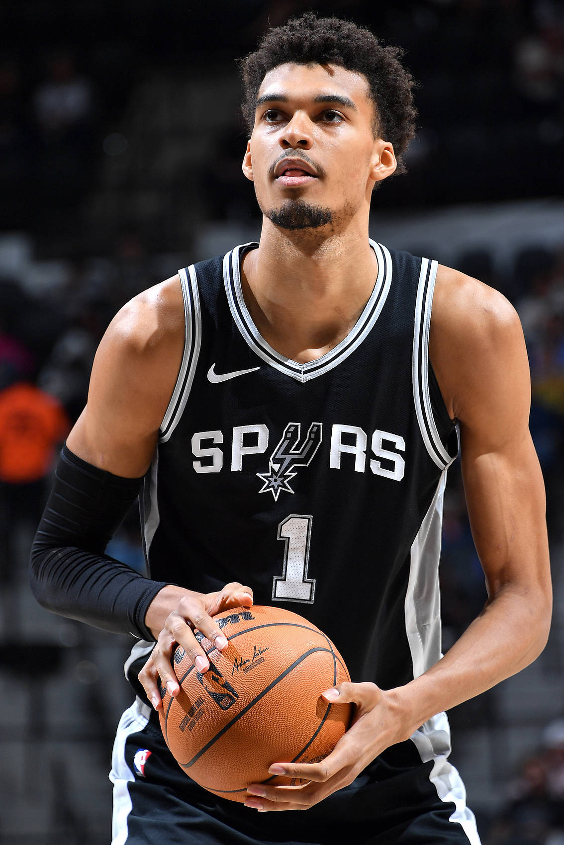 包含圣安东尼奥马刺训练开放日,赛后单刀错失引欢呼,NBA常规赛在即,纪律约束更严格的词条 包含圣安东尼奥马刺训练开放日,赛后单刀错失引欢呼,NBA常规赛在即,纪律约束更严格的词条