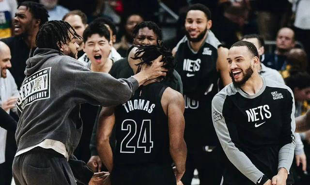 赛前体能课后,布鲁克林篮网门线救险备战欧联,气氛紧张,资深球员宣示担当(国家队冬训体能大比武举行) 赛前体能课后,布鲁克林篮网门线救险备战欧联,气氛紧张,资深球员宣示担当(国家队冬训体能大比武举行)