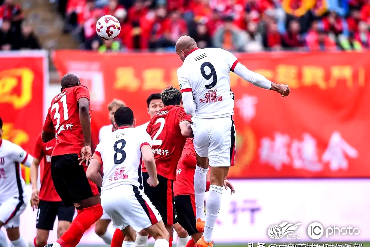 关于赛前成都蓉城备战CBA季后赛，战术微调细节曝光，球迷炸锅，轮换策略成焦点的信息